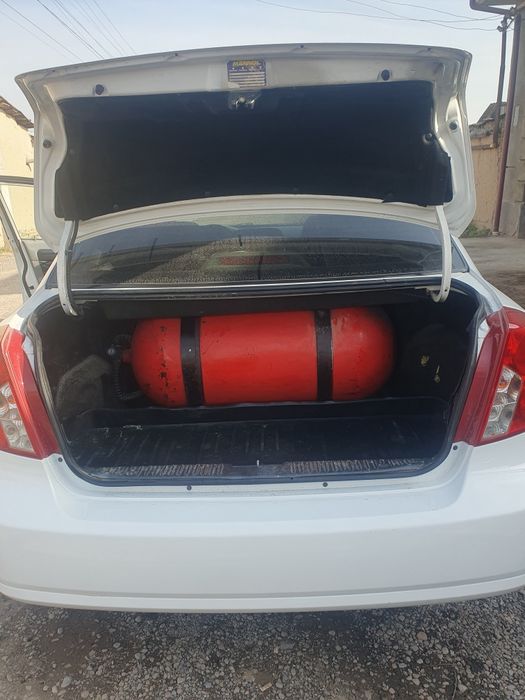 Lacetti 1,8 sotiladi