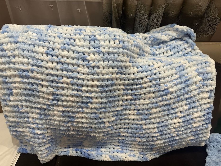 Ново ръчно - плетено бебешко одеяло