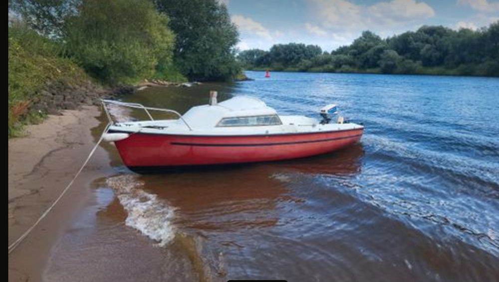 Платноходка малка яхта с каюта и Ремърке с регистрация Voilier L17