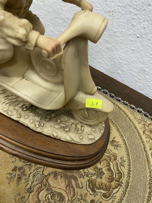 Винтидж статуетка деца на Vespa Италия 1970