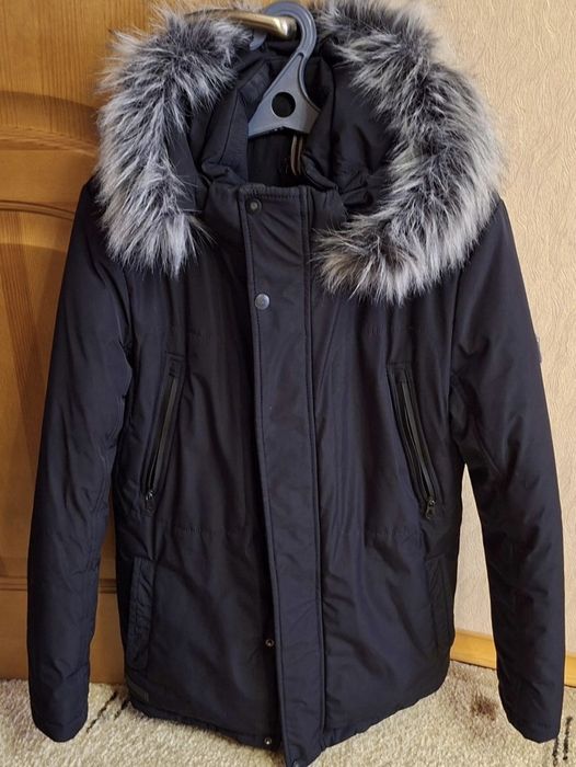 Зимняя куртка с капюшоном