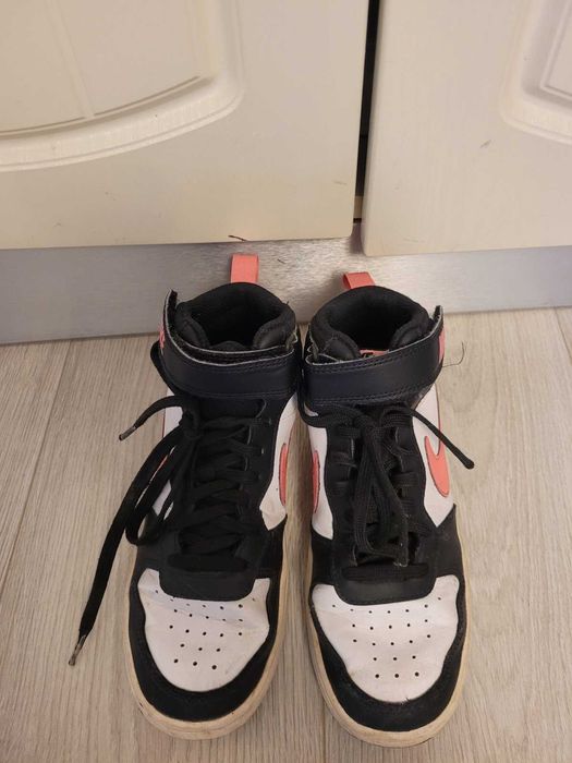Детски есенни обувки Nike за момиче - номер 36.5-37. Цена 46лв