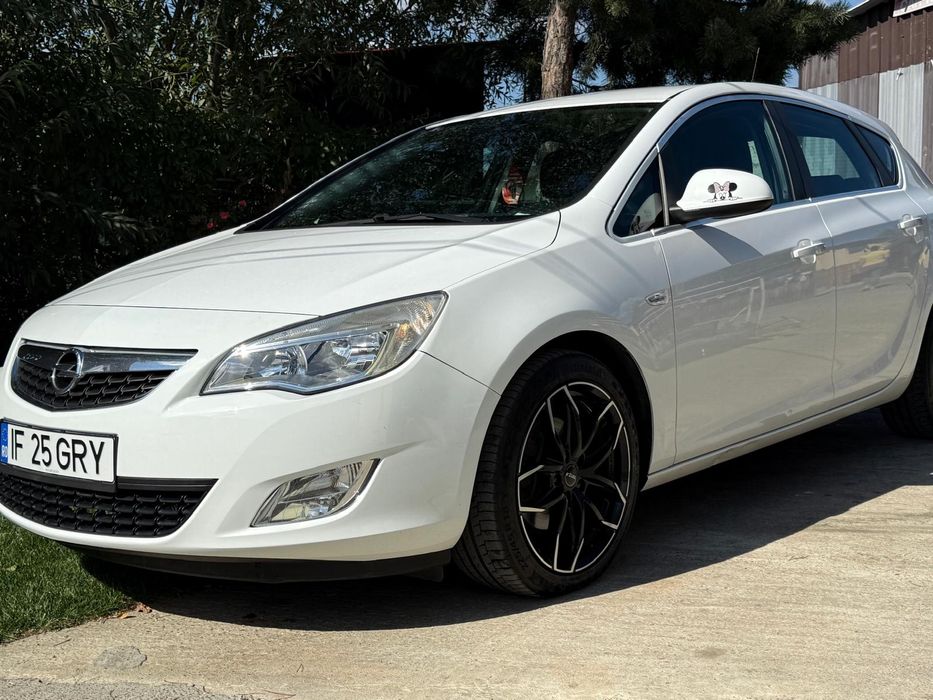 Vând Opel Astra j