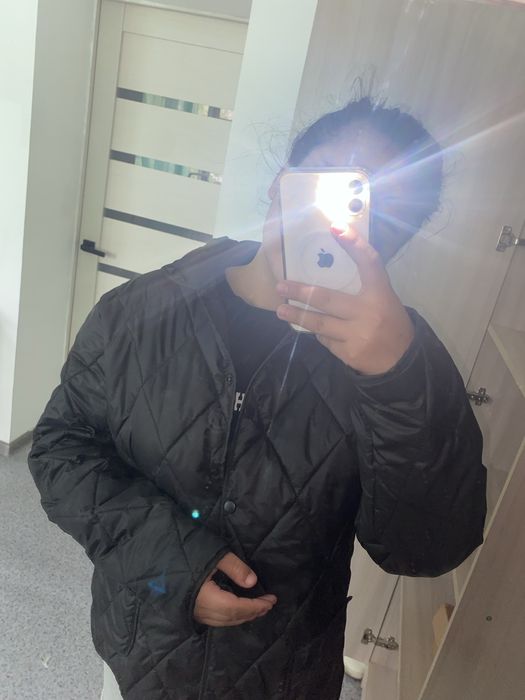 Куртка қара түсті