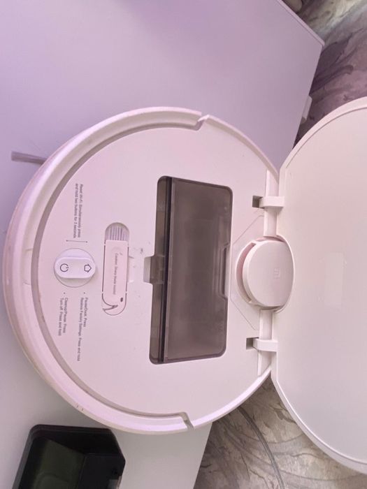 Продам робот-пылесос марки Redmi.