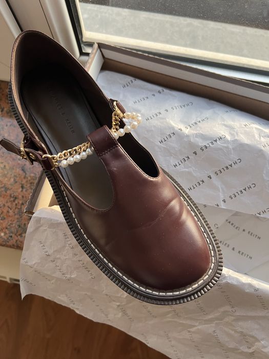 Женские сандали charles & keith