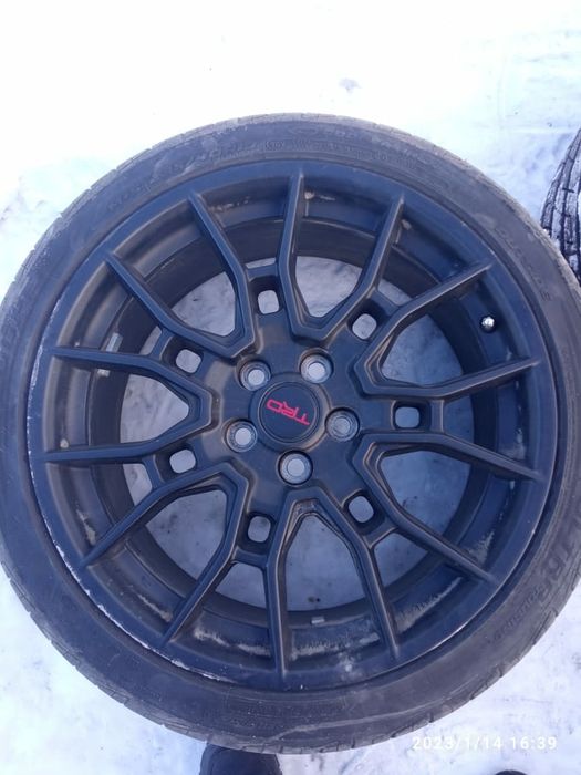 Продам летнюю резину с дисками