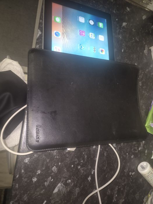 НазадiPad 3 модел A1430 16GB 2012 Wi-Fi + Cellular като нов с зарядно и кожен  калъф
Компютри, таблети и периферни устройства
iPad и таблети
iPad 3 м