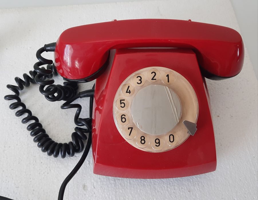 Телефон дисковый.