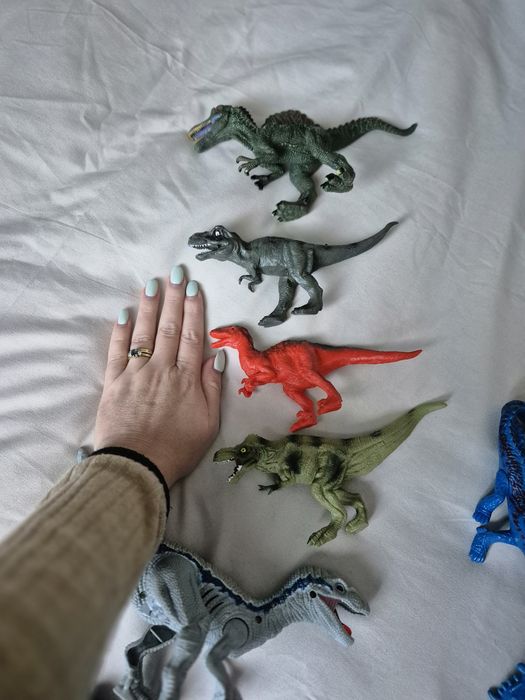 Set figurine dinozauri și vegetație de jucărie