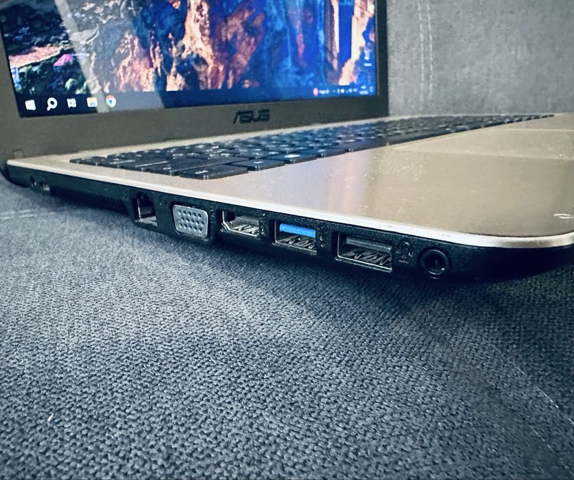 Ноутбук ASUS Vivobook Core i3, 8GB,