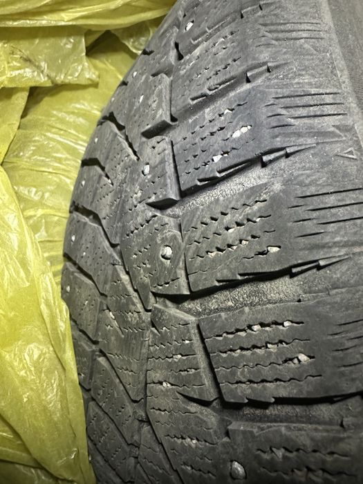 Продам комплект шин r 16