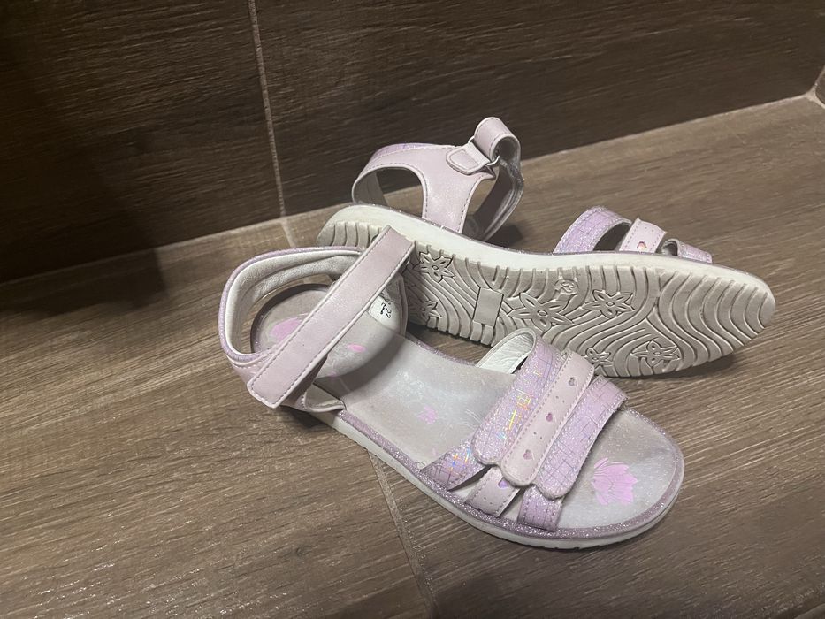 Сандали за момиче