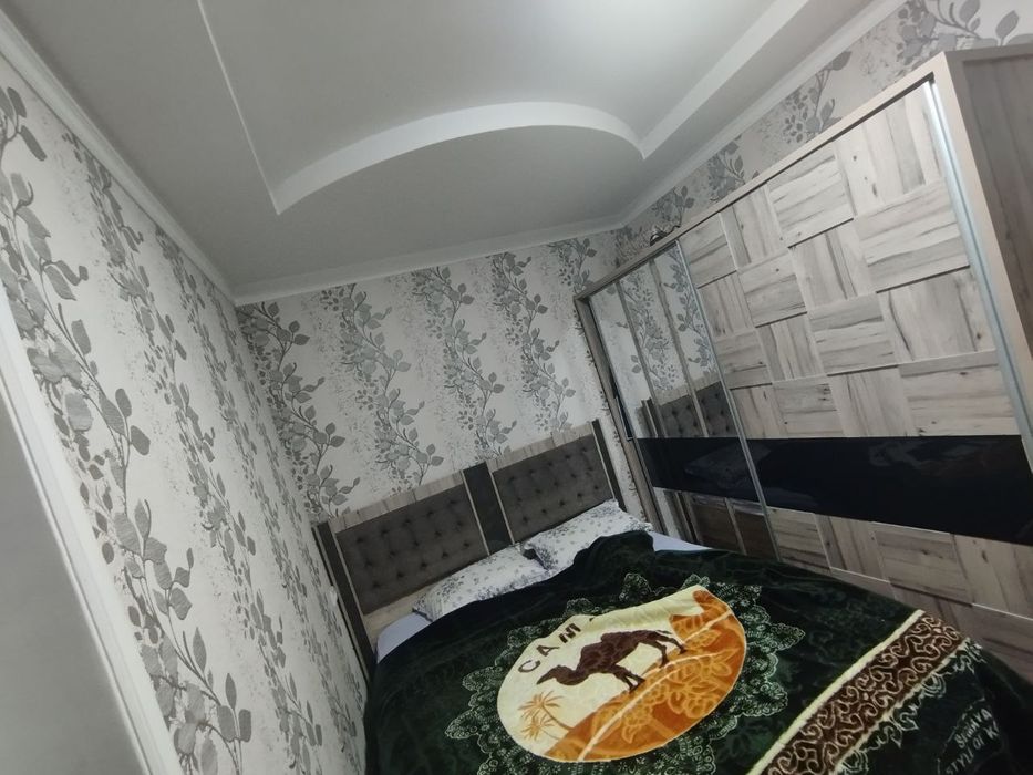 Продаю 2,5 сот Янгиабат  4 ком