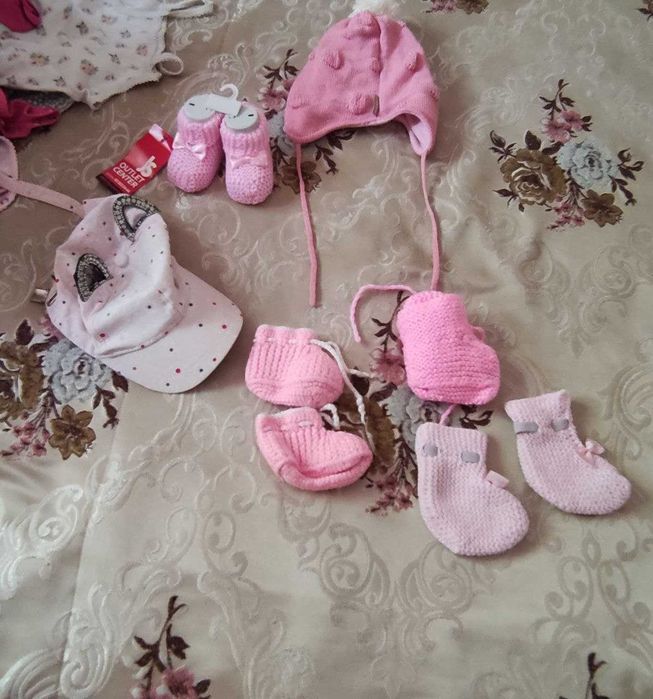 Платья, бодики, Штанишки, комбенизоны, шапочки,носочки,пинетки на 2-3г