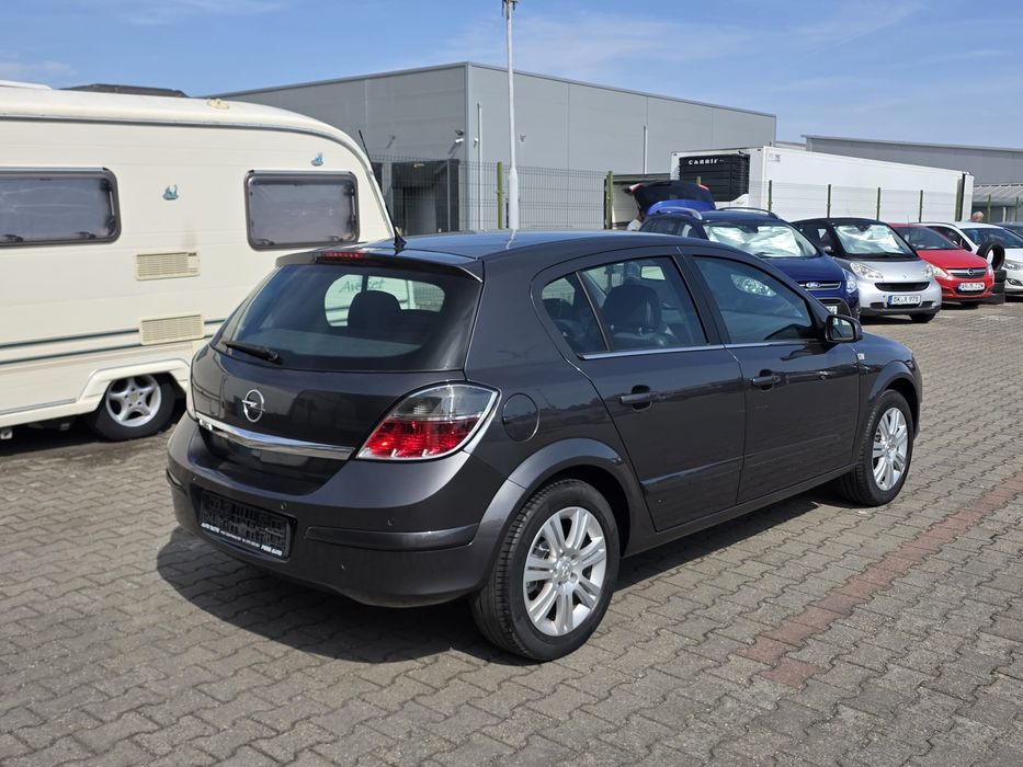 Opel Astra H - 1.6i 116CP - Xenon * Climatronic * Semi-Piele
