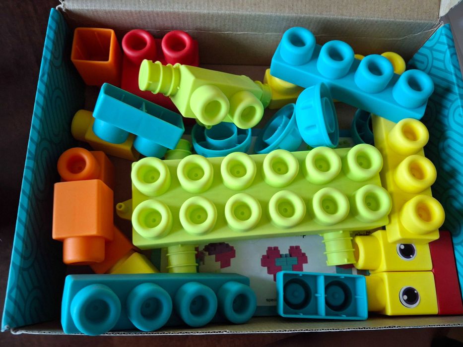 Детски книжки/играчки/камиони/блокчета