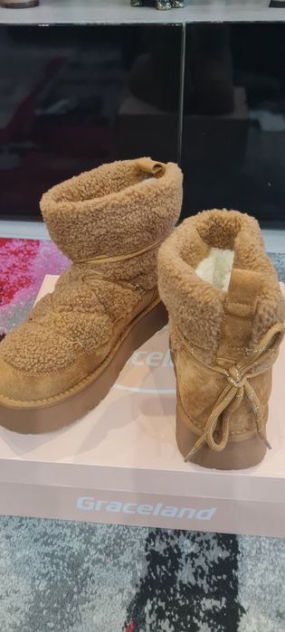 Cizmulite tip UGG, marimea 39.Purtate o siingura data.