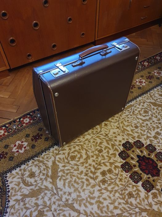 Продавам акордеон Weltmeister 60 баса