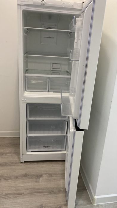 Холодильник Indesit