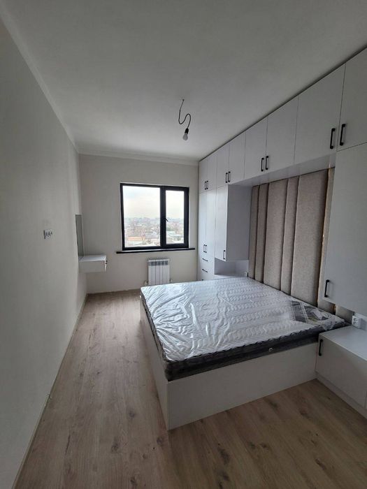 Yotoqxona uchun zamonaviy mebellar to'plami.