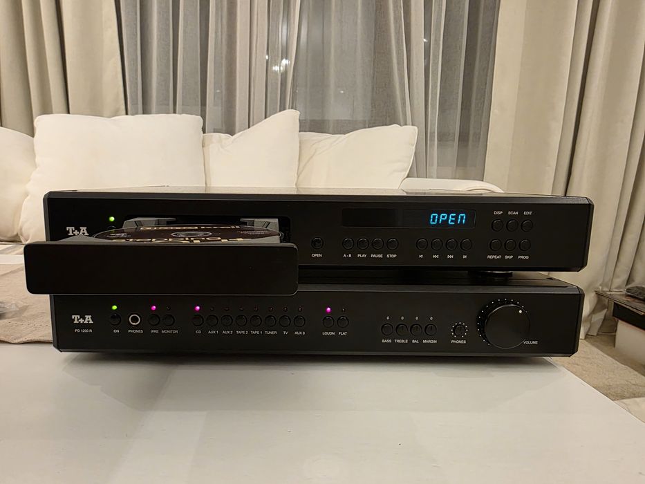Boxe T+A SOLITAIRE A3D V, Preamplificator T+A PD1200R și T+A CM12