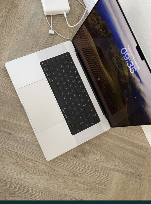 Macbook pro 2021 16’ cu cutia originala
