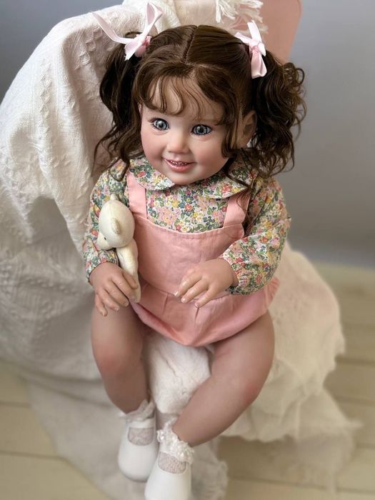 Кукла Redorn "Элизабет" – воплощение элегантности и утонченности