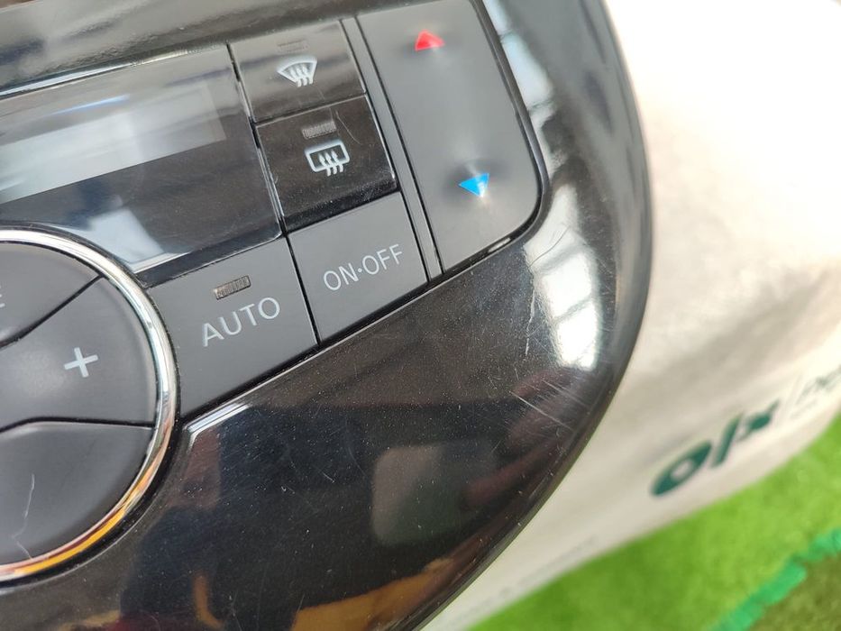 PANOU COMANDĂ CLIMA / CONSOLĂ CENTRALĂ + GRILE VENTILAȚIE NISSAN PULSAR (C13) 2014–2018 / COD OEM VPEASH-18D422-BB (5E2)