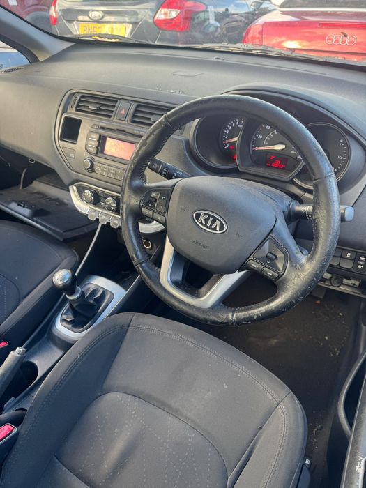 Dezmembez Kia Rio 1.2 benzină cod G4LA cutie 5 trepte