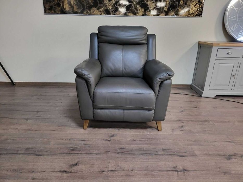 Тъмно сив кожен фотьойл La-z-boy с електрически релаксиращ механизъм