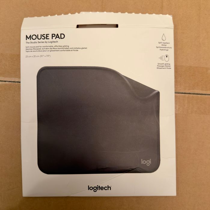 Vând Mouse Pad Logitech Studio Series – Stare Impecabilă (Ca Nou)