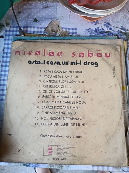 Vand lot de 8 discuri cu muzica populara românească, sunt in stare bună. Banii sunt acceptați doar prin curier nu pe card