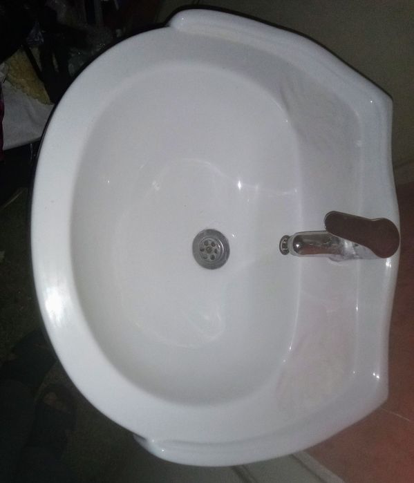 Раковина керамическая