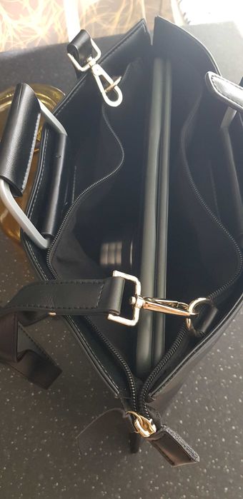 Продавам чанта от естествена кожа за лаптоп 13"