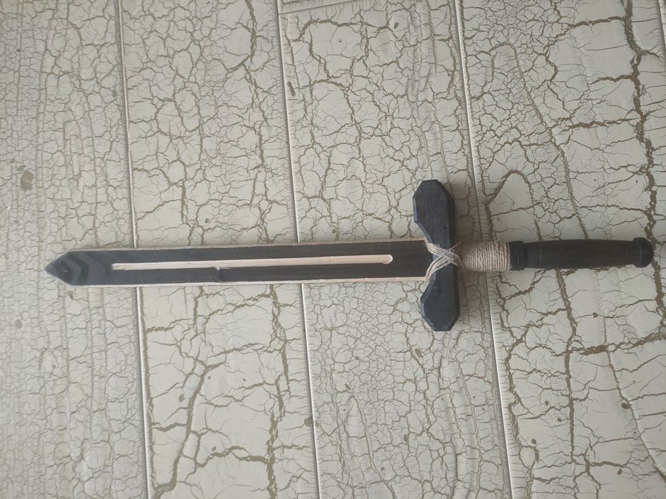 Нинджаго меч от черно дърво