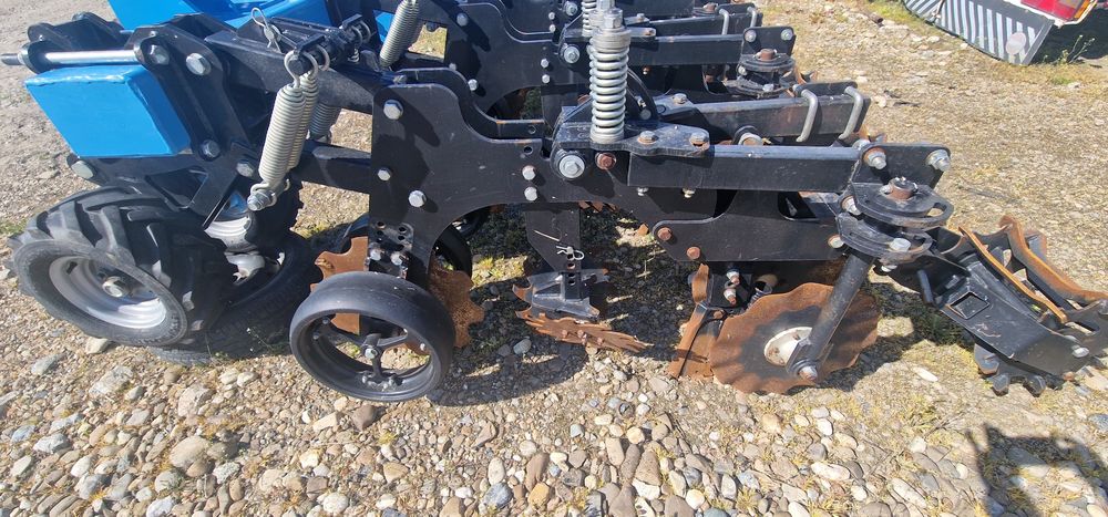 STRIP TILL  - 8 rânduri cu fertilizare