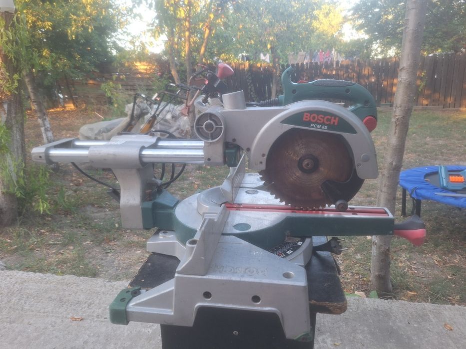 Circular staționar cu funcție de tracțiune (culisare) Bosch PCM 8 S