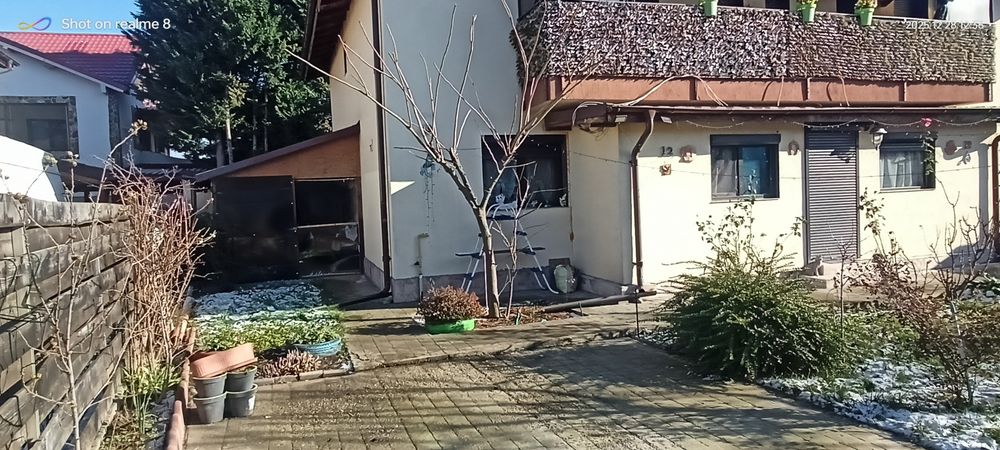 Închiriez studio