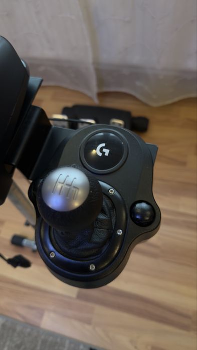 Volan Gaming Logitech 920 cu pedale și schimbător – Stare foarte bună