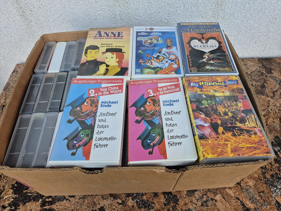 Vând 55 casete video VHS originale cu filme animație