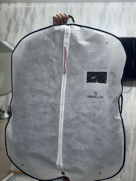 Продам куртку MONCLER