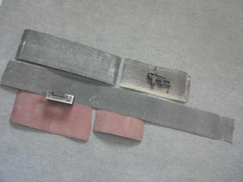 Крупнозернистая наждачная бумага для обдирки металла