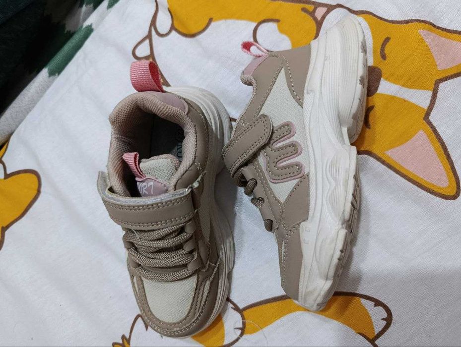 Кроссовки на девочку