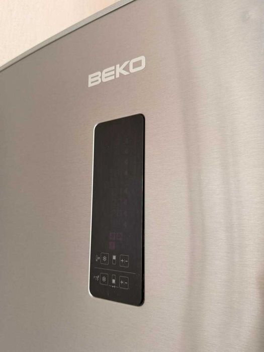 Продаётся сломанный холодильник BEKO