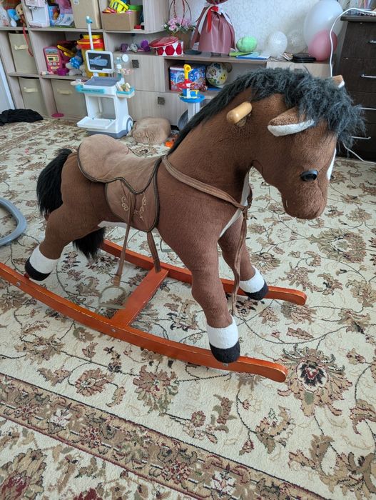 Продам детскую лошадь