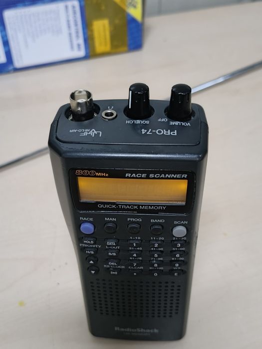 Scanner radio multibanda RadioShack Pro74