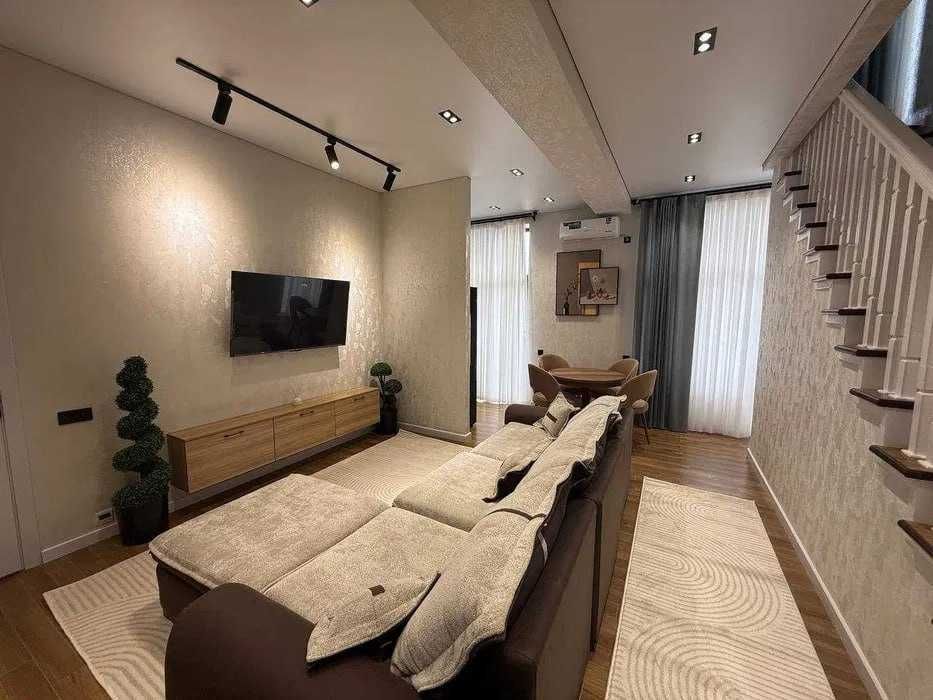 Moderno , 3/11/12, 100м2 , ул Шота Руставели, Гостиница Азия !!