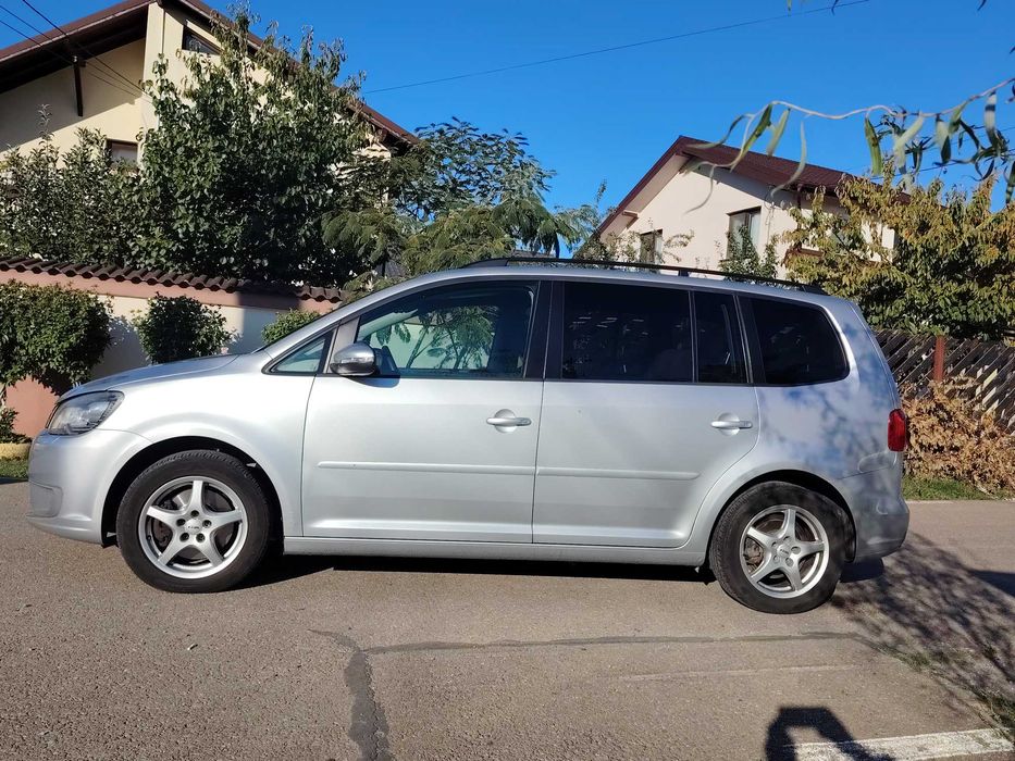 VOLKSWAGEN Touran 2010 — imagine 3