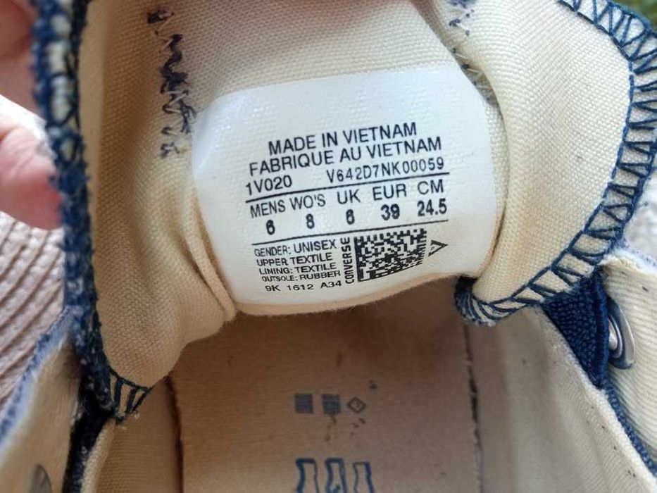 Converse All Star, mar. 39, UK 6 (24.5 cm) made in Vietnam.